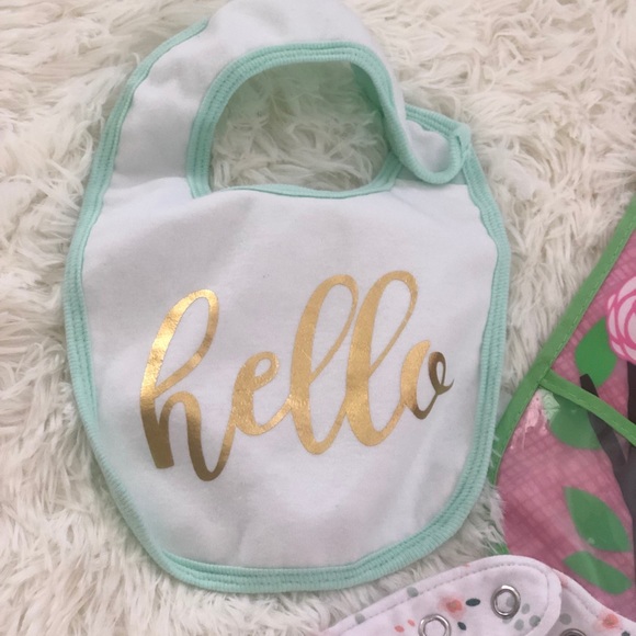 3 baby bibs - Picture 4 of 9